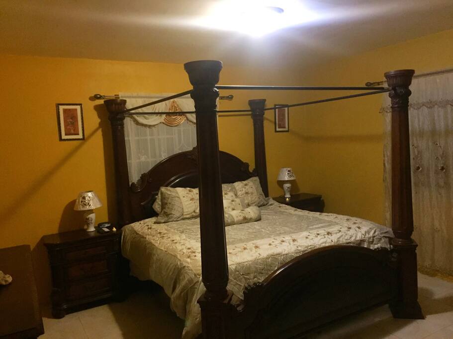 Amazing king sized four poster master bedroom