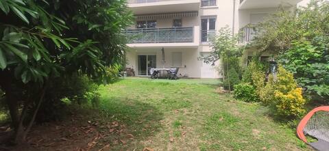 Apt Thiais (20 min Orly and Paris) Ground floor with Garden