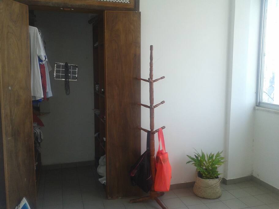 CLOSET WHIT CABIDES