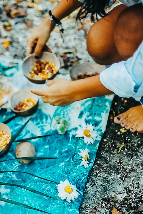 Show full-screen, host-provided image