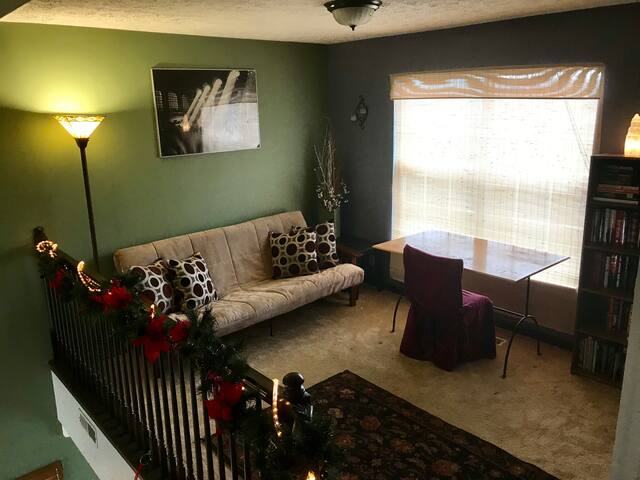 Relaxing pool and hot tub house! gallery image 4