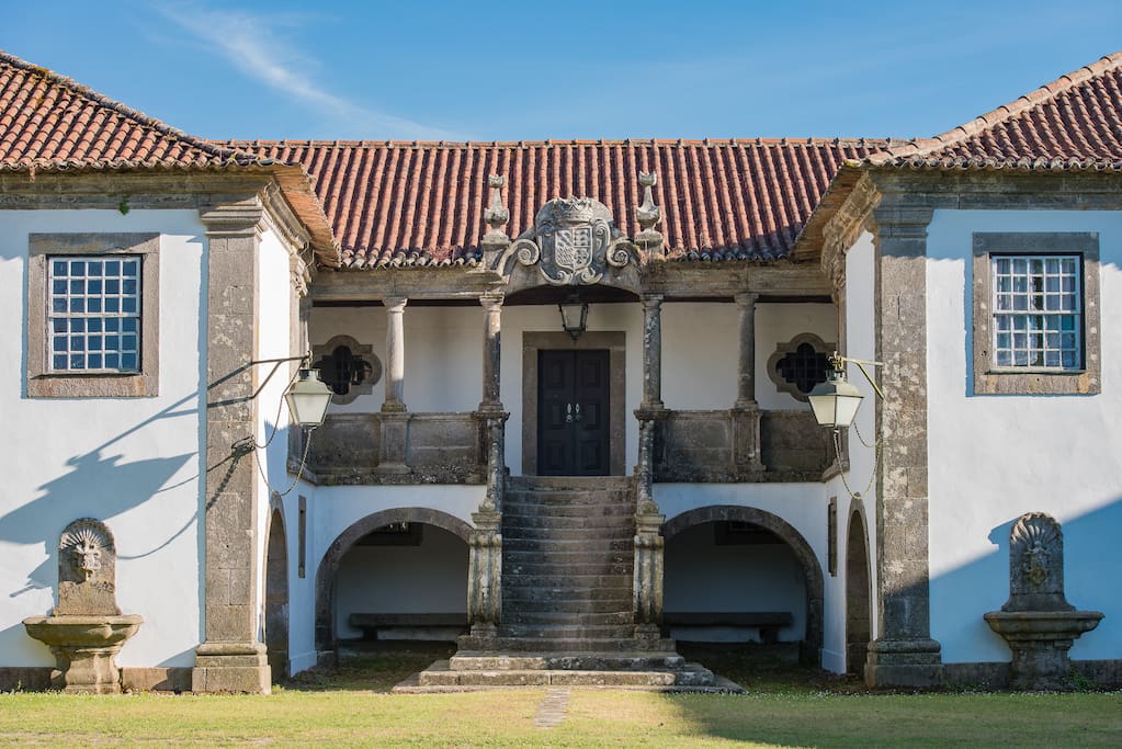 Entrada brasonada