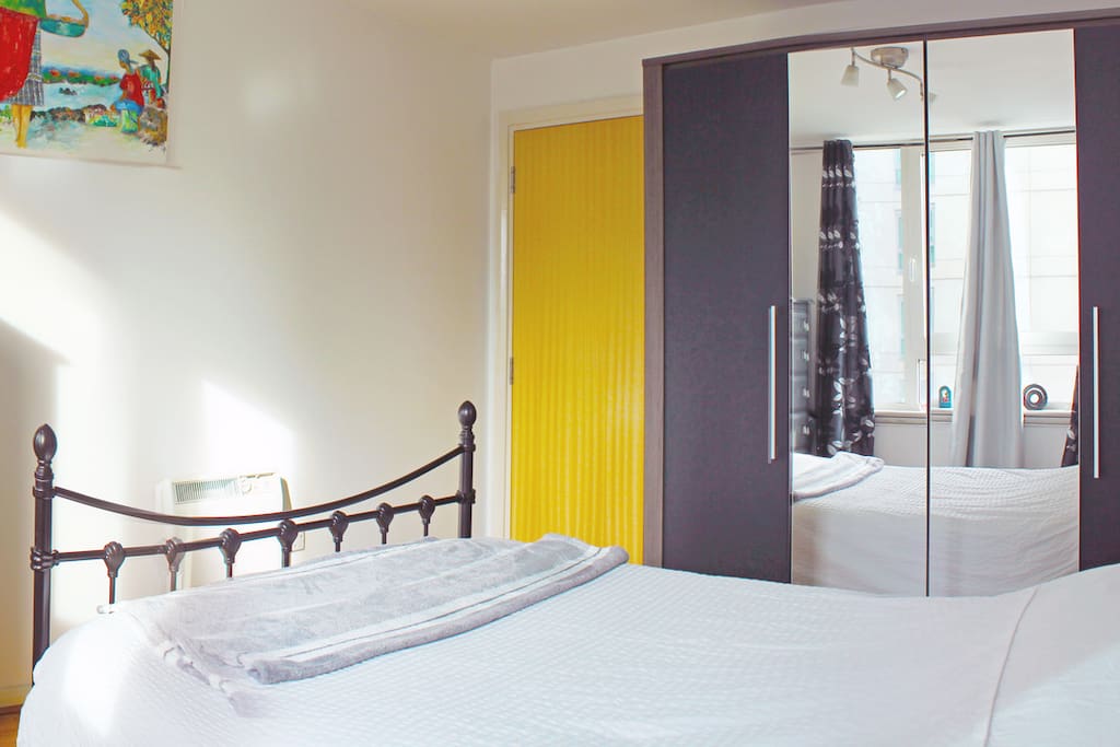 Spacious double bedroom in central London (zone 1)