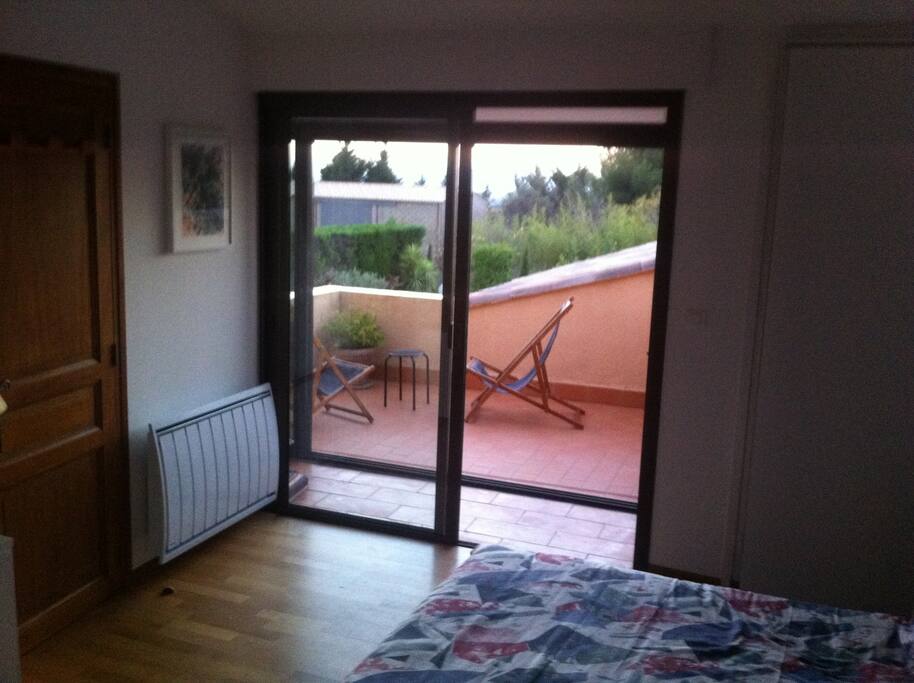 une chambre avec terrasse plein sud