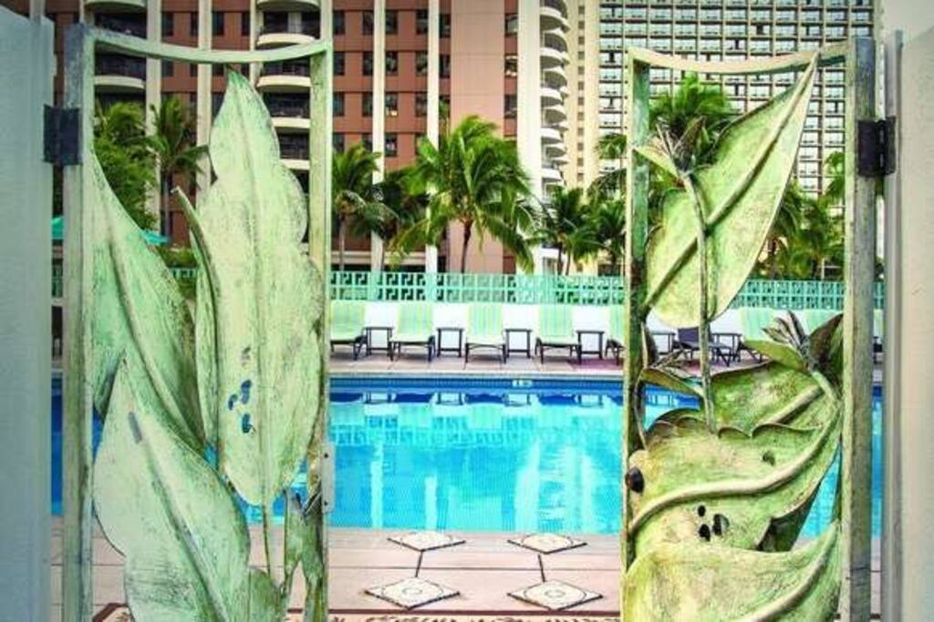 Ilikai - main pool