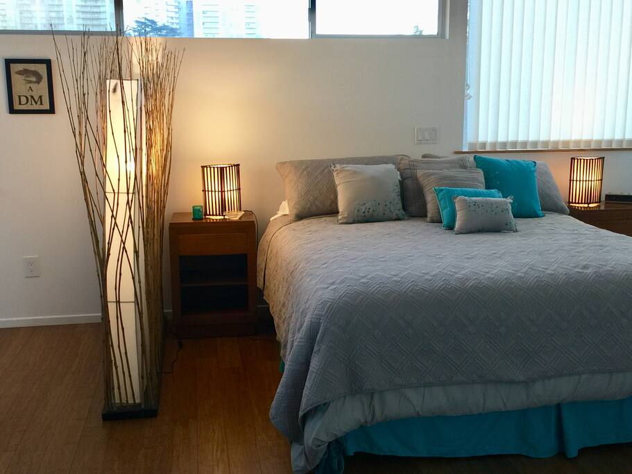 Cal King bed - super comfortable!