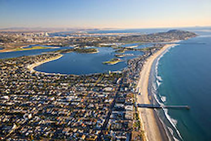 Modern Sandcastle 4bedRM/ 3.5 bath/AC by the Sea gallery image 4