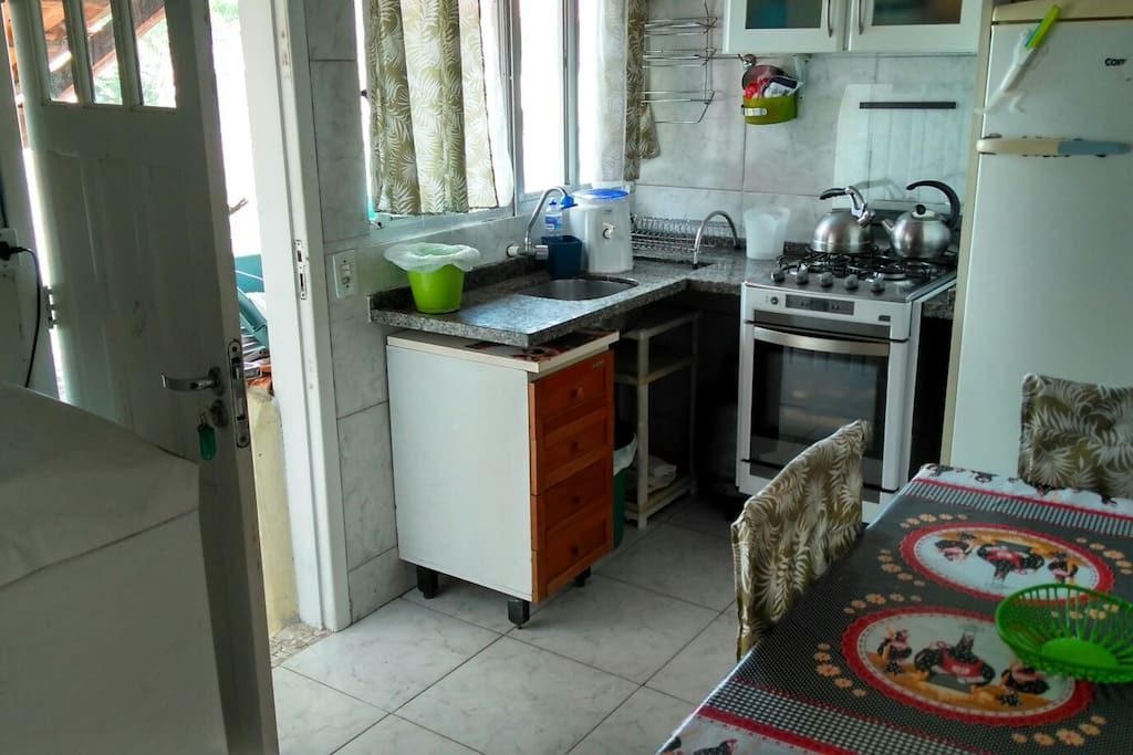 Na casa tem máquina de lavar roupa