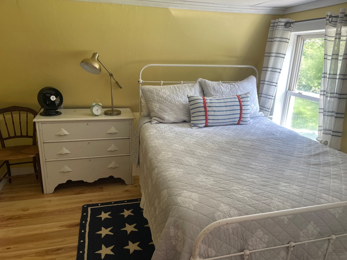 Plná posteľ s rozkladacou dvojitou posteľou