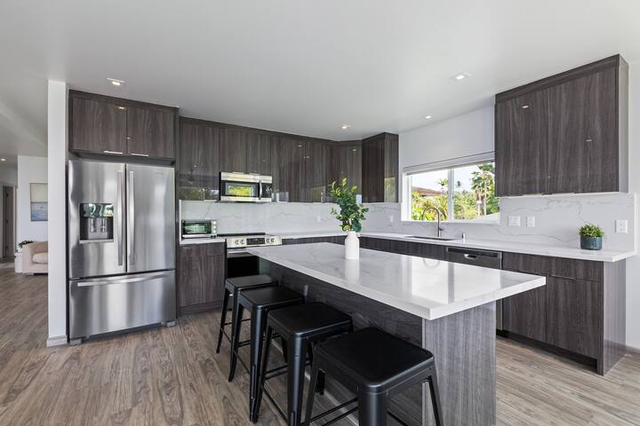 The Makai Manor – Stunning Newly Built Home gallery image 4