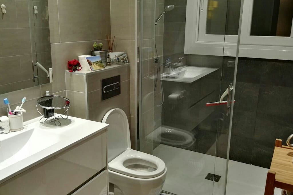 Bathroom: Shower rain effect