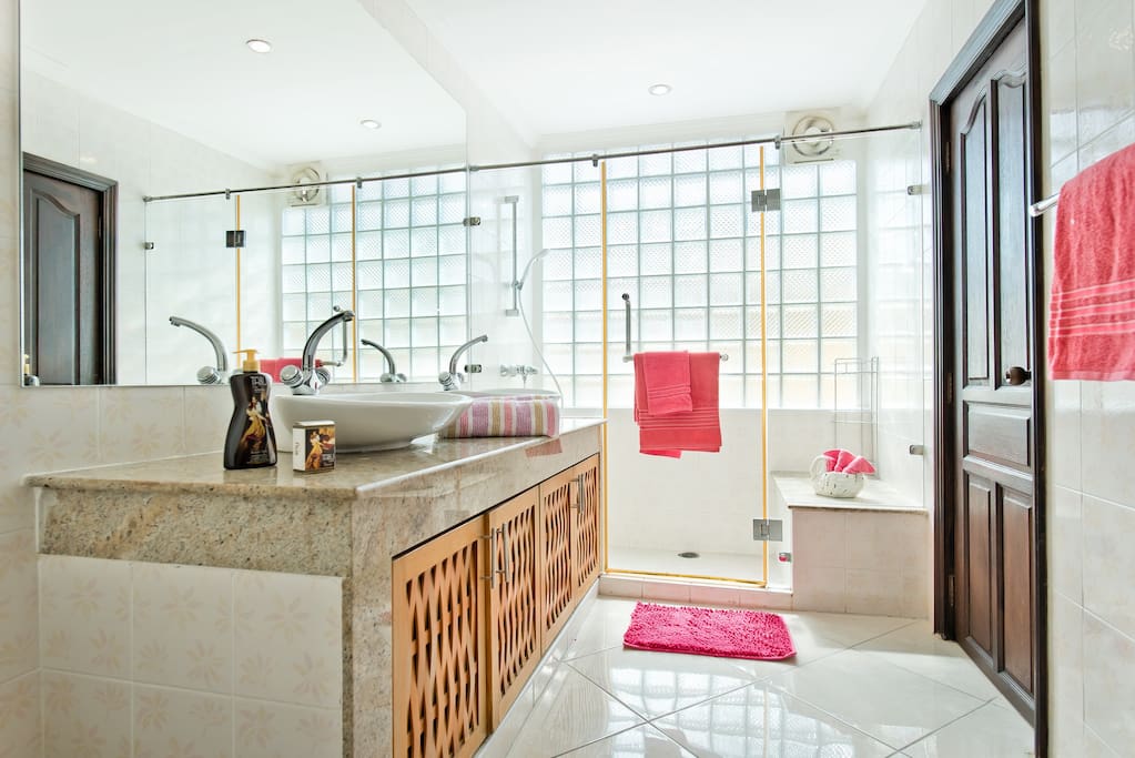Villa bath with shower