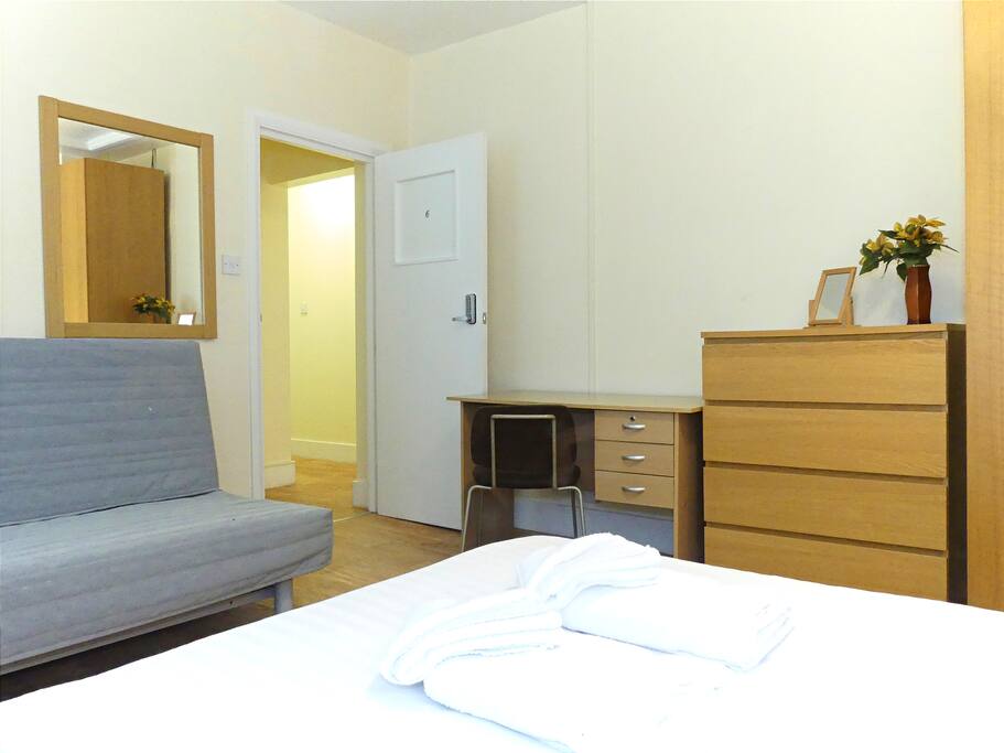 Room 6 - desk