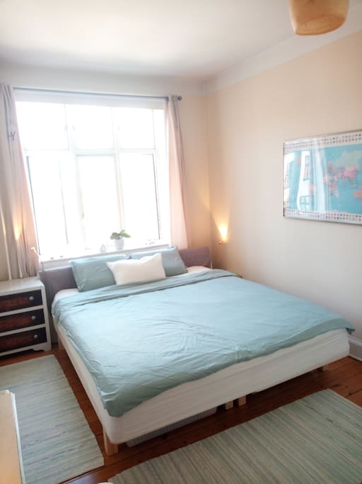 Nice big room, with a super king size bed 180x200 cm