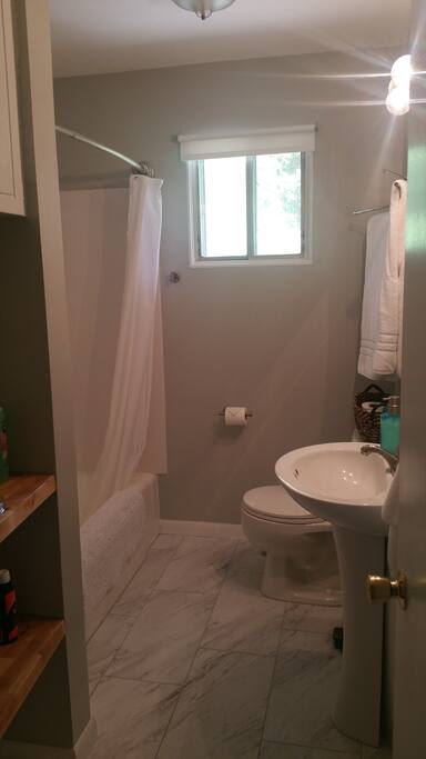 Bathroom with shower/tub