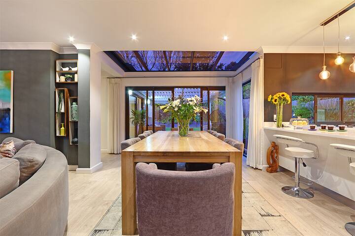 Lux home with pool, close to wine farms gallery image 5