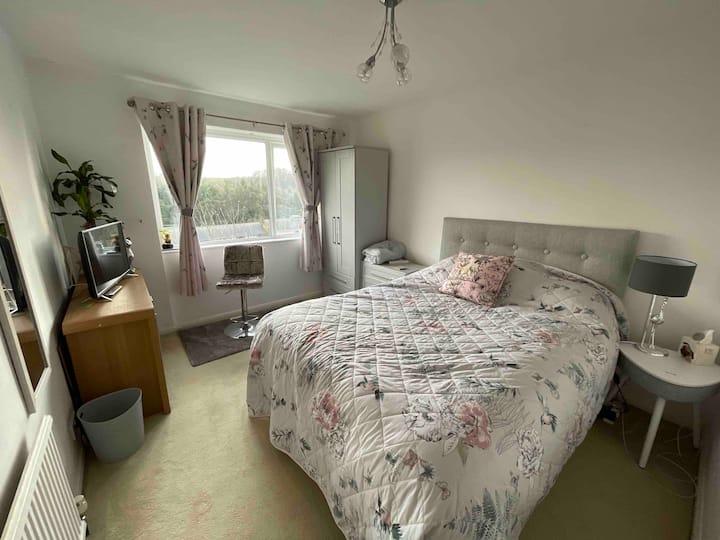 Peaceful large bedroom Houses for Rent in Tresillian, England, United