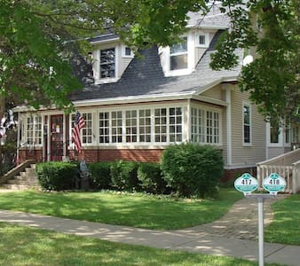 Geneva Street Inn in Maple Park Historic District