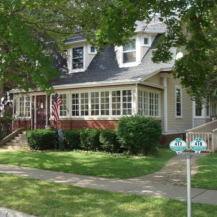 Geneva Street Inn in Maple Park Historic District