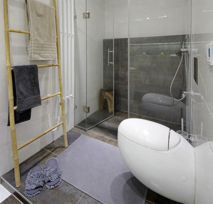 luxury bathroom