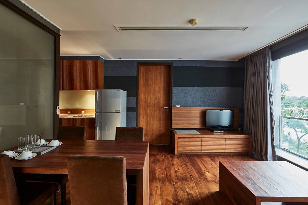 LUXX's Suite L living and dining area