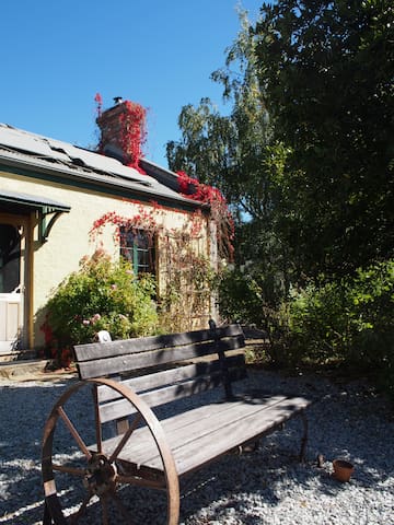 Blackwood Park Cottages – Hobbit Cottage