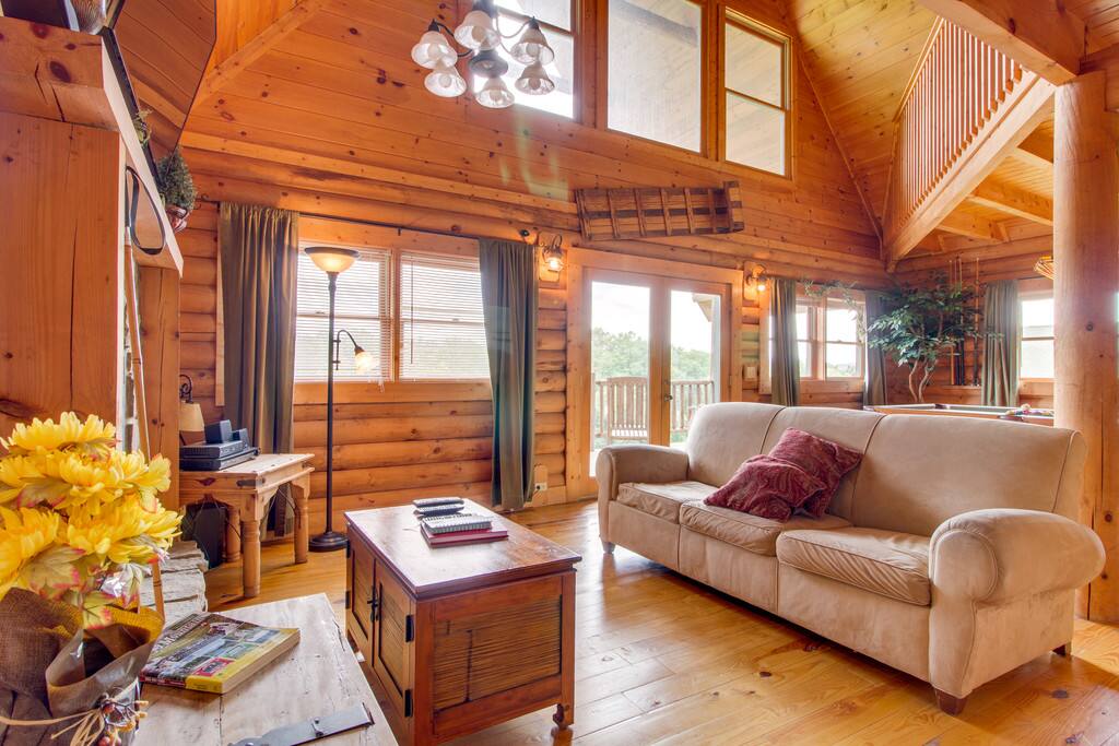 Couch,Furniture,Entertainment Center,Home Theater,Screen