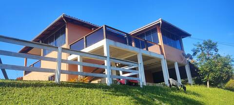 Great location, 9 bedrooms and 6 bathrooms