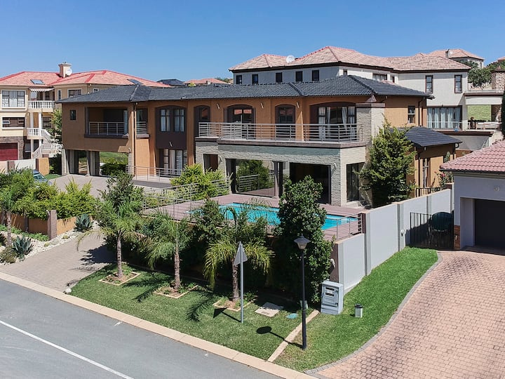 AlimamaSpaces The Manson’s Mansion Whole house Houses for Rent in