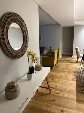 New apartment in the heart of trendy Green Point gallery image 3