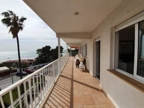 Tranquil beachfront apartment