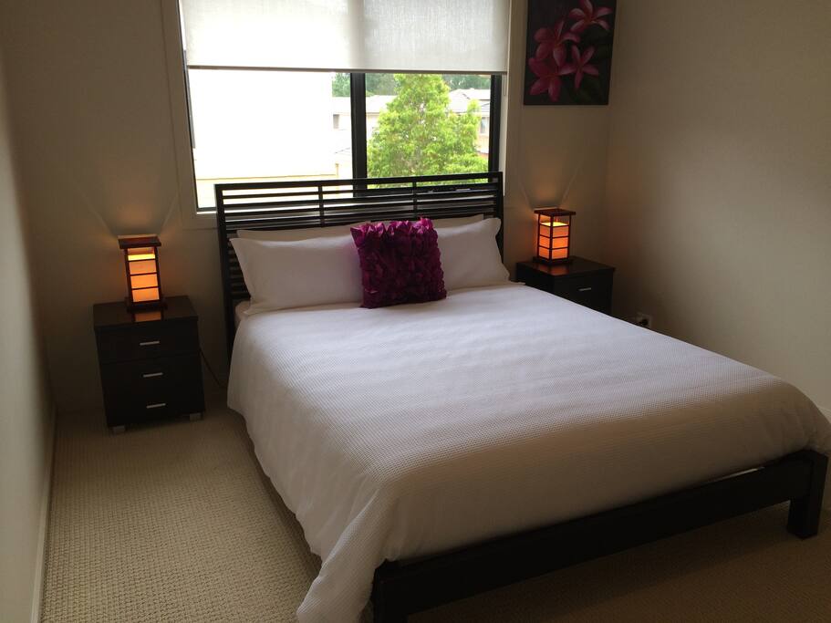 King size room with queen size bed