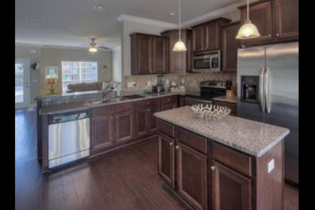 Large island and fully stocked kitchen. Even has an espresso machine and 10 cup coffee maker.