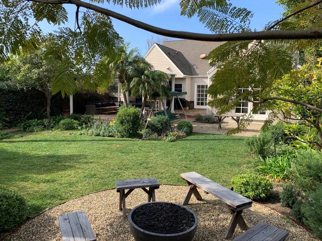 Beautiful garden perfect for outdoor entertaining gallery image 2