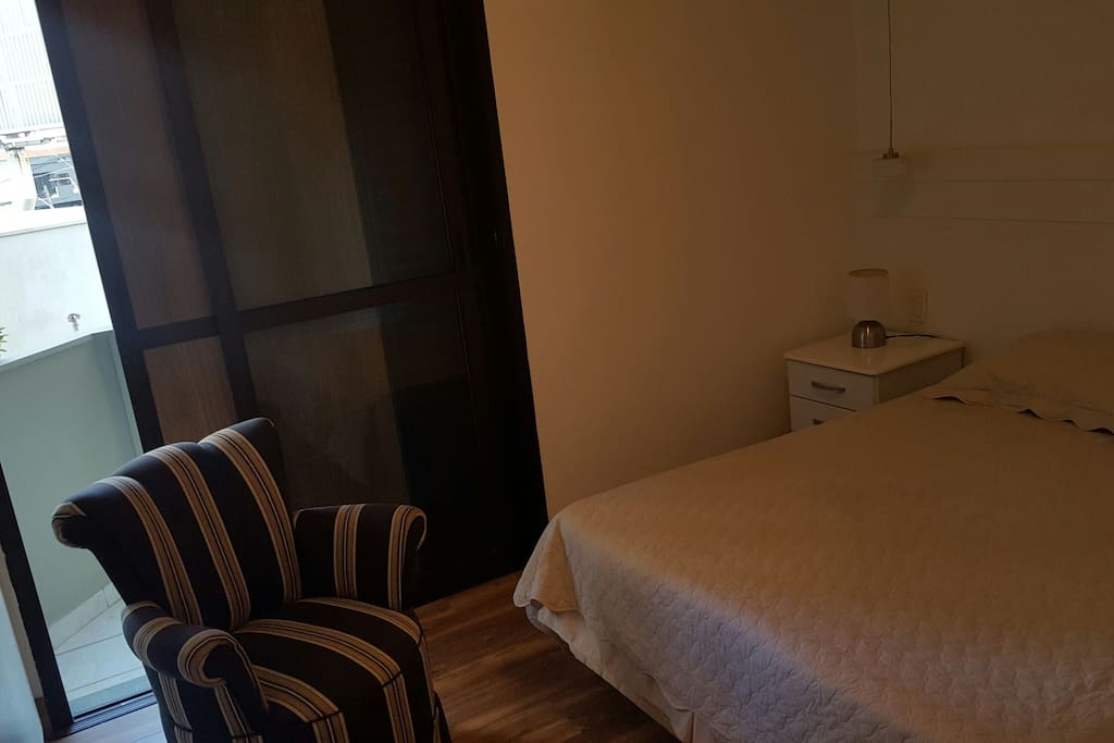 Quarto com sacada