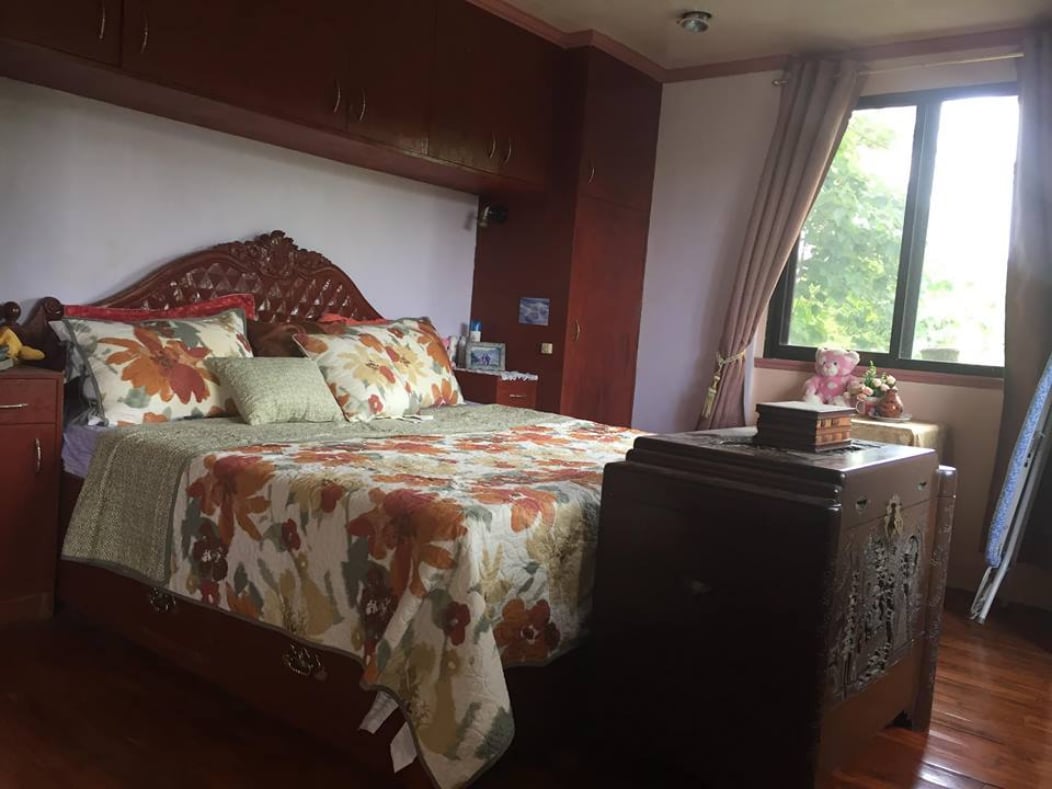 附言内有2张床。

额外的床300。
另外，我们还有一个1200php的房间，适合2人入住。 您也可以租用整套房子，价格仅为2700菲律宾比索
 
整套房源的链接
https://www.airbnb.com/manage-your-space/27379042/details