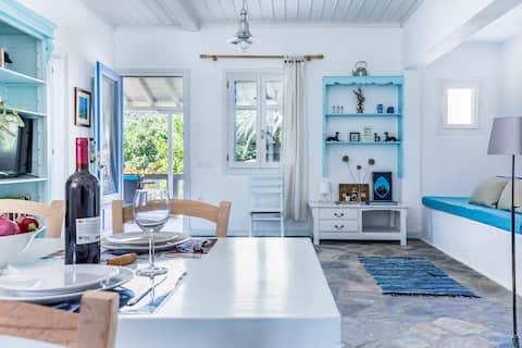 Myrto cottage with private garden close to beach