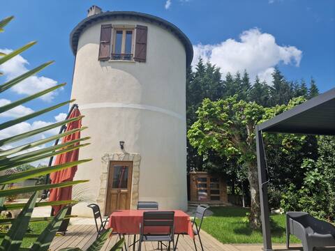 Le Moulin de Troyes with private hot tub