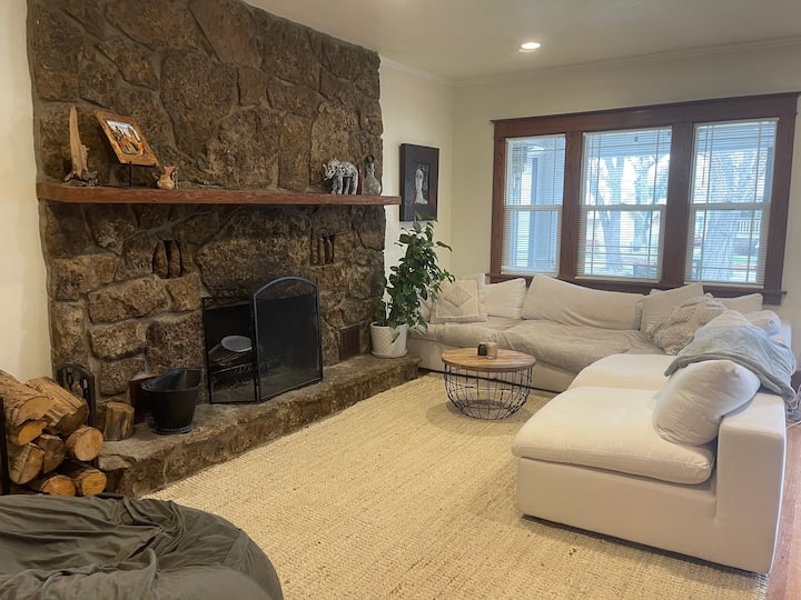 Downtown Crown Jewel w/fireplace & amazing porch Houses for Rent in