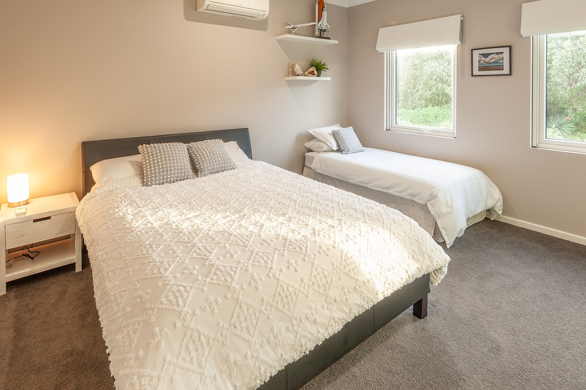 Immense 3e chambre - Queen + lit simple