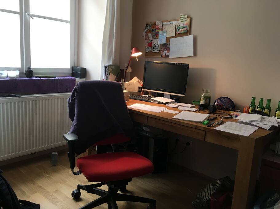 Schreibtisch