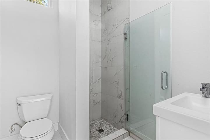 Central Austin’s RockRiver Estate gallery image 4