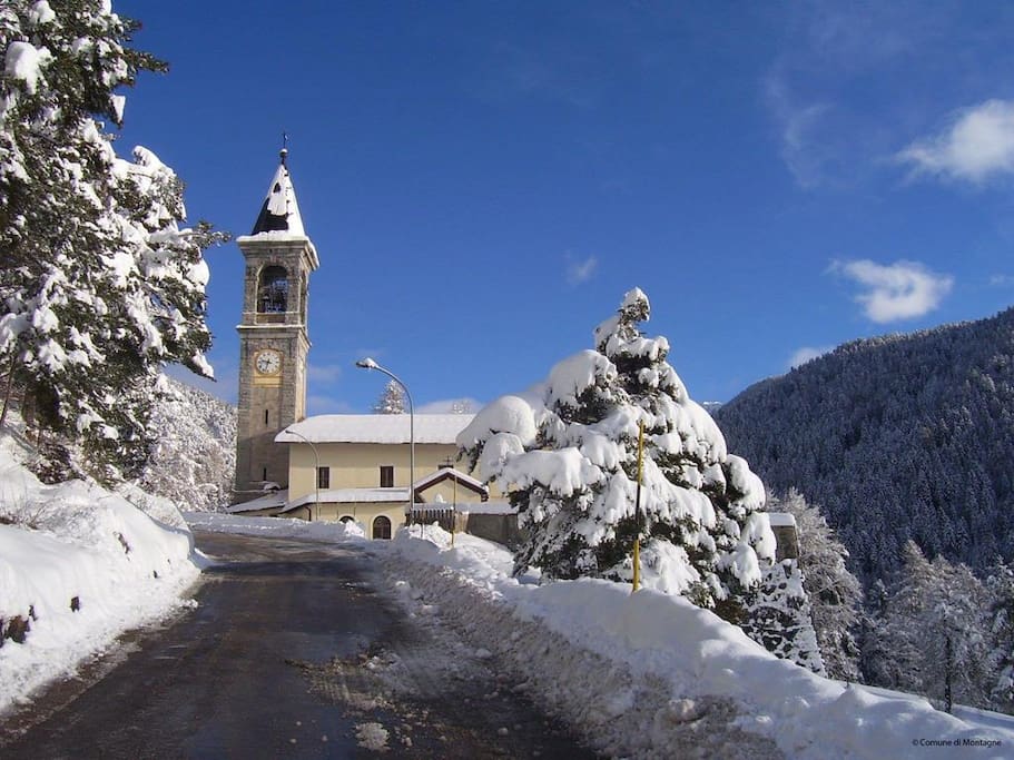 paese in inverno