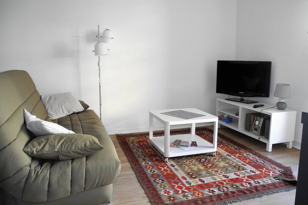 Un salon confortable qui devient rapidement une chambre