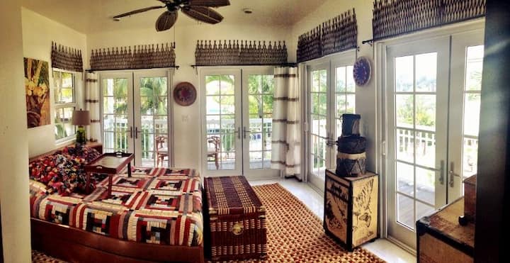 Chumba cha kulala cha 4 cha Master kilicho na bafu kamili kwenye ghorofa ya 2.