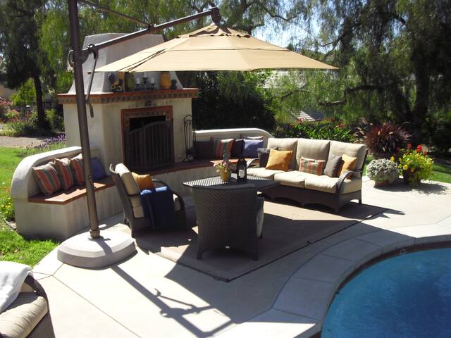 Luxury Home with Heated Pool and Pickle Ball Court gallery image 4