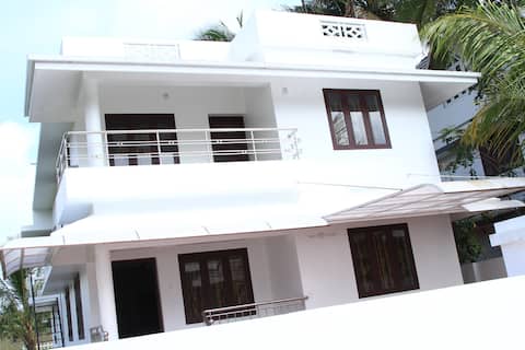 Single Family Home: 5 AC Rooms & Fully Furnished