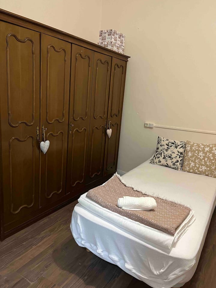 ห้องนอน 2 พร้อมเตียงเดี่ยว 2 หลัง