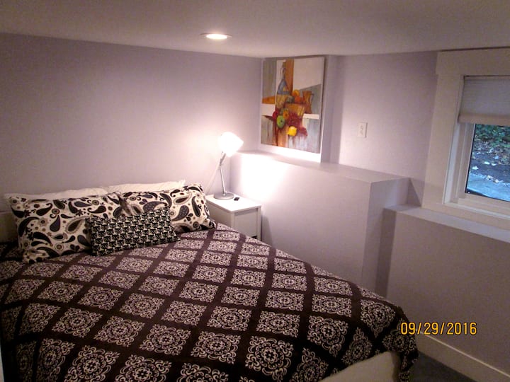 سرير كوين جديد مع مرتبة مريحة للغاية