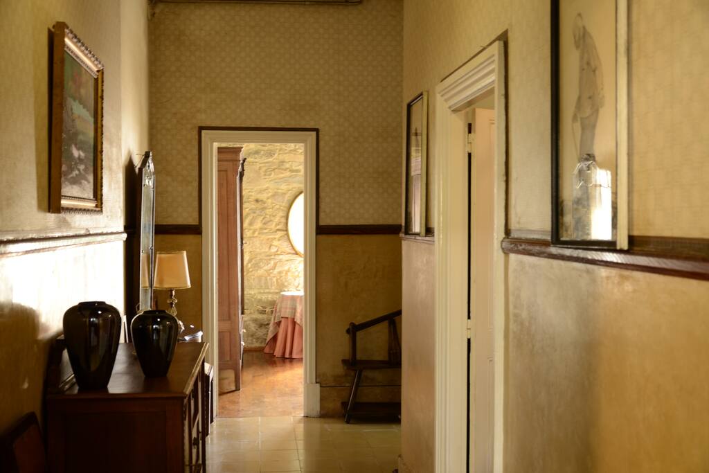 Pasillo con dormitorio al fondo